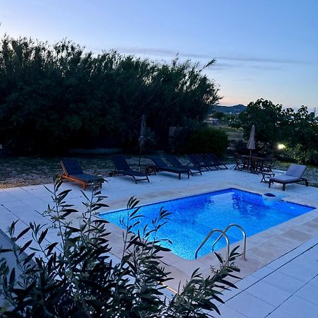 Summer Breeze Villa อาฟานโท ภายนอก รูปภาพ