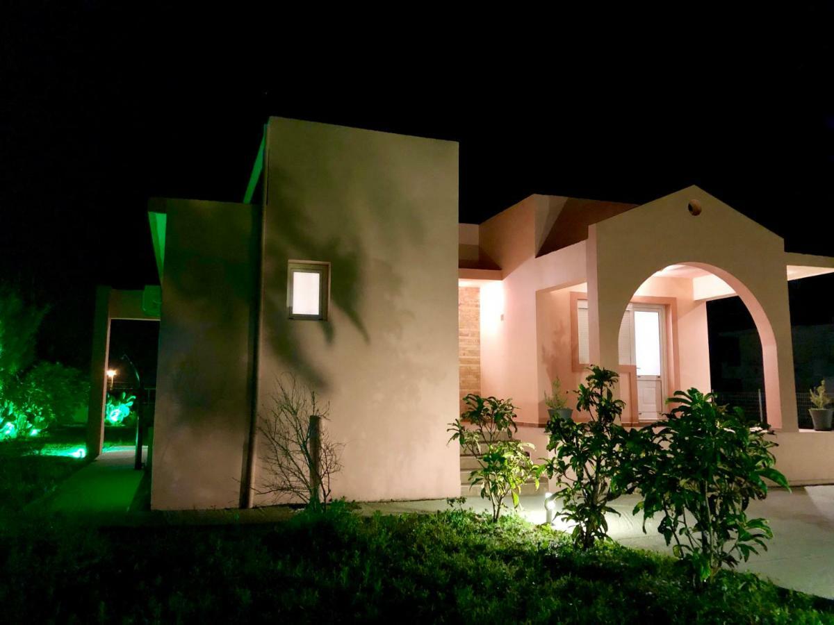 Summer Breeze Villa อาฟานโท ภายนอก รูปภาพ