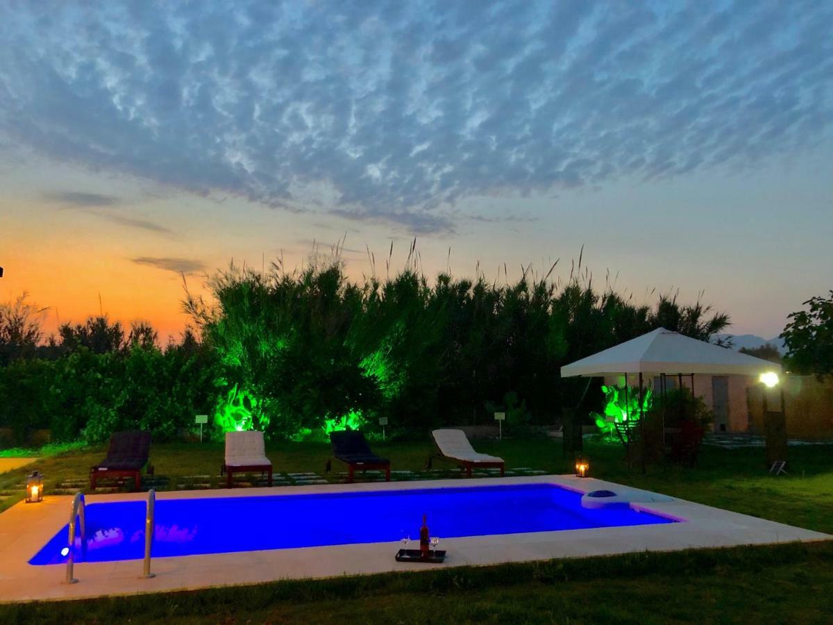 Summer Breeze Villa อาฟานโท ภายนอก รูปภาพ