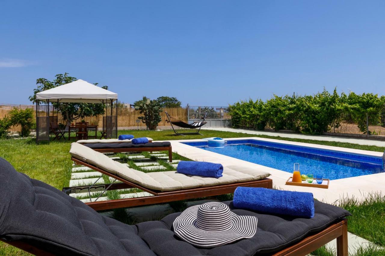 Summer Breeze Villa อาฟานโท ภายนอก รูปภาพ
