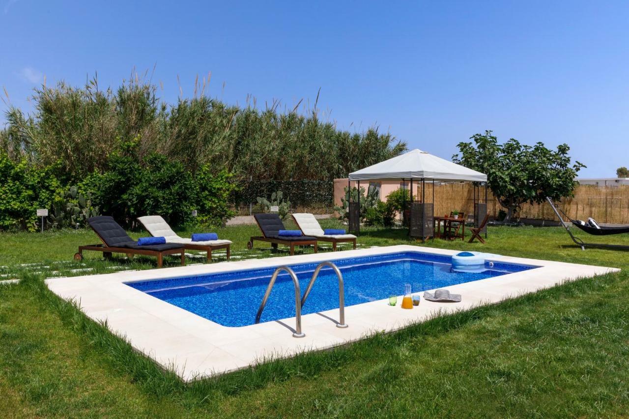 Summer Breeze Villa อาฟานโท ภายนอก รูปภาพ